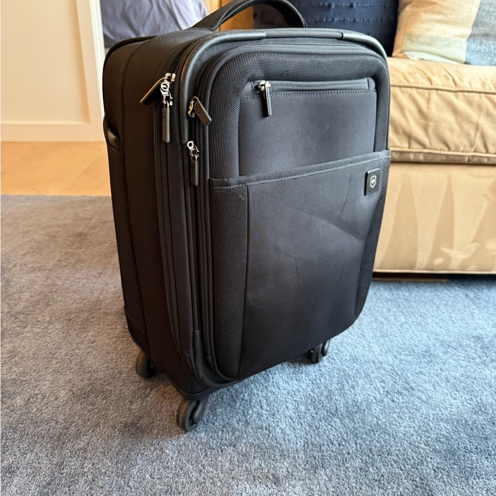 Victorinox 22” carry-on rollerboard - black - lightly used.